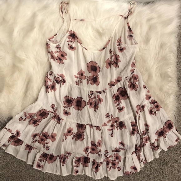 Brandy Melville Dresses & Skirts - Brandy Melville Floral Dress